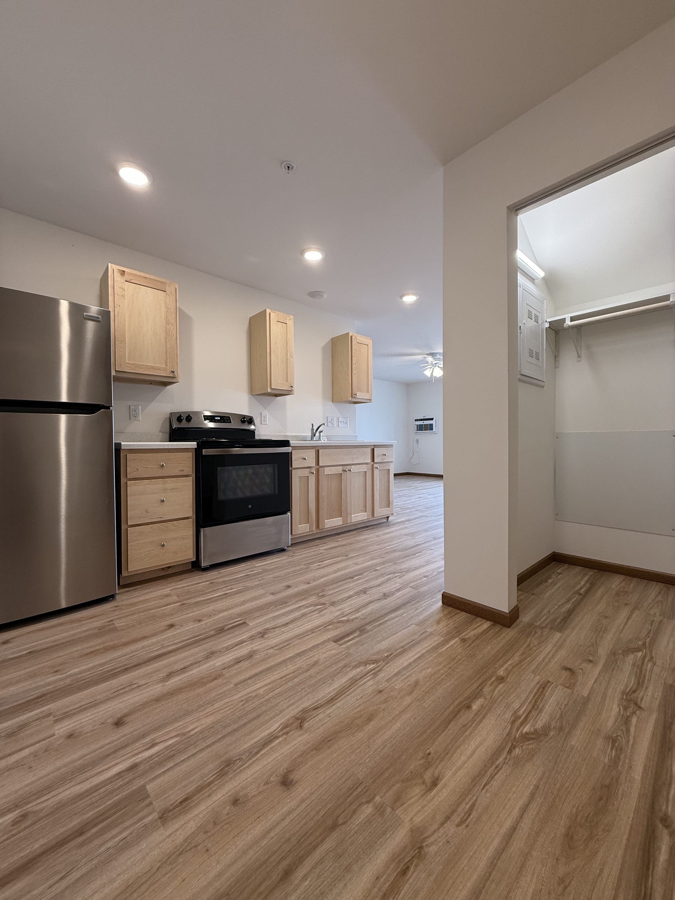921 Kennedy Street - 304